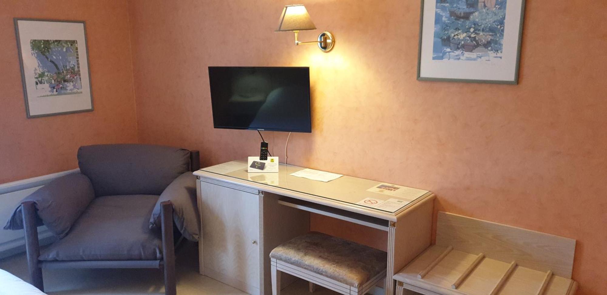 Logis L'Auberge Bourbonnaise Saint-Yorre Екстериор снимка