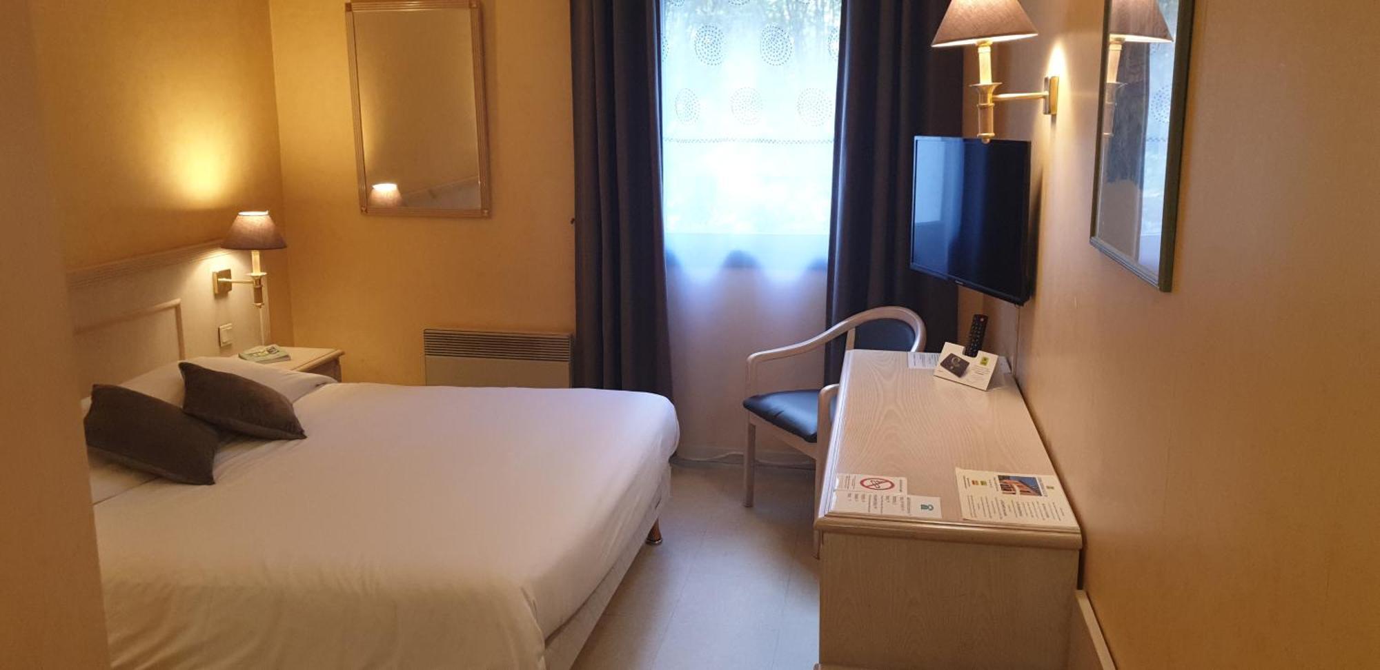 Logis L'Auberge Bourbonnaise Saint-Yorre Екстериор снимка
