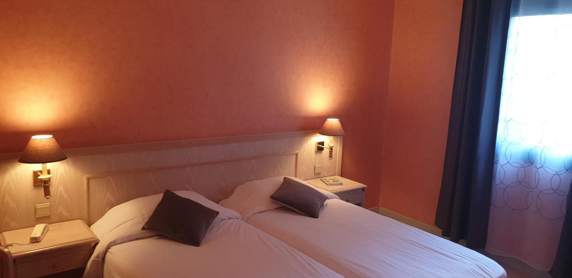 Logis L'Auberge Bourbonnaise Saint-Yorre Екстериор снимка
