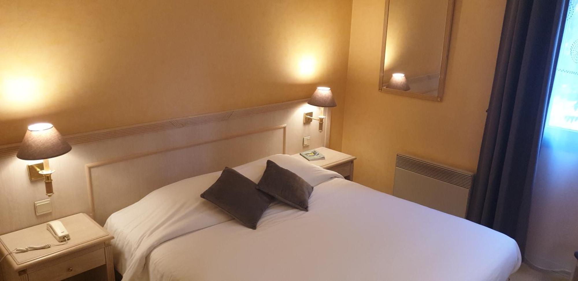 Logis L'Auberge Bourbonnaise Saint-Yorre Екстериор снимка
