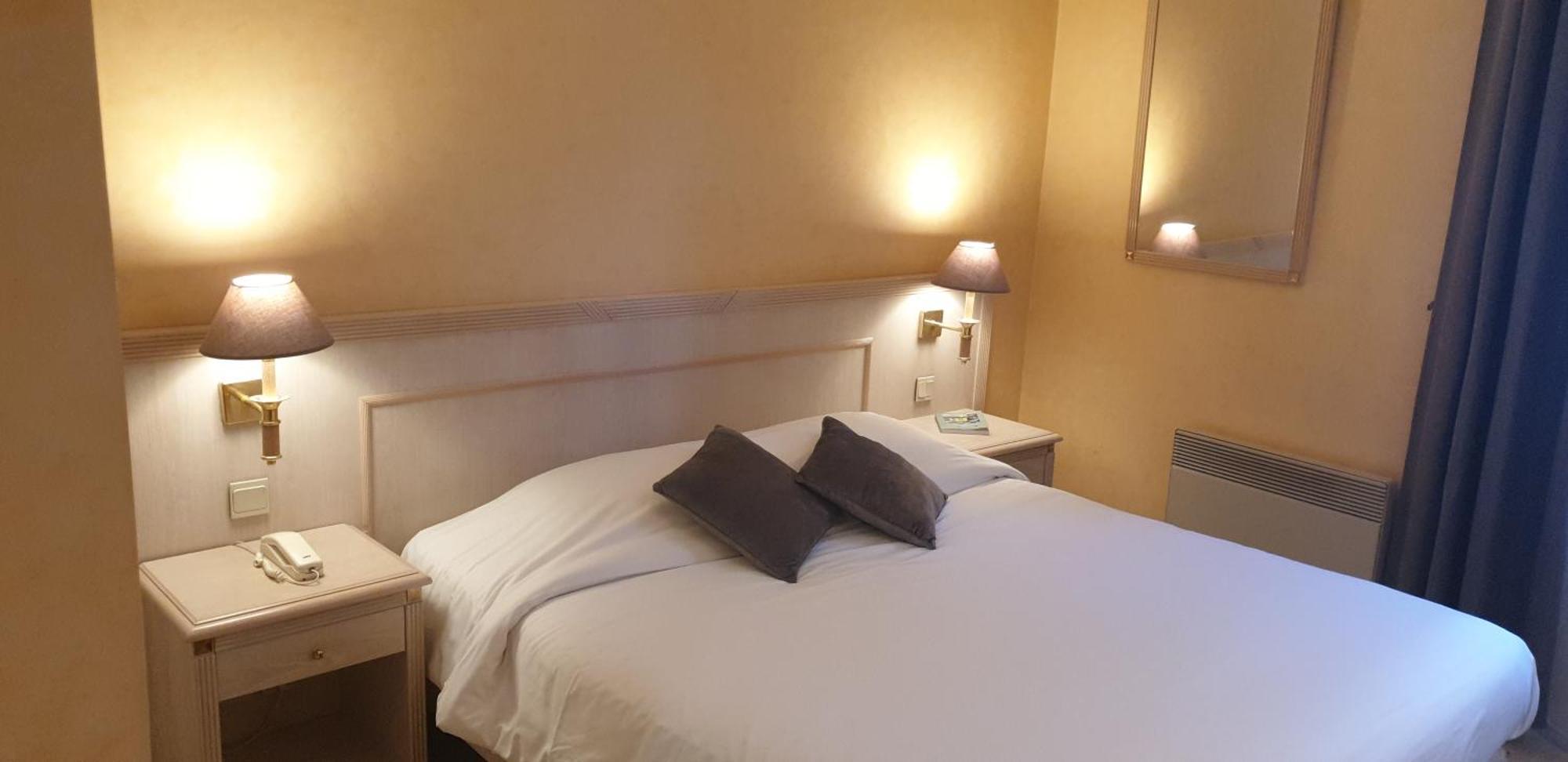 Logis L'Auberge Bourbonnaise Saint-Yorre Екстериор снимка