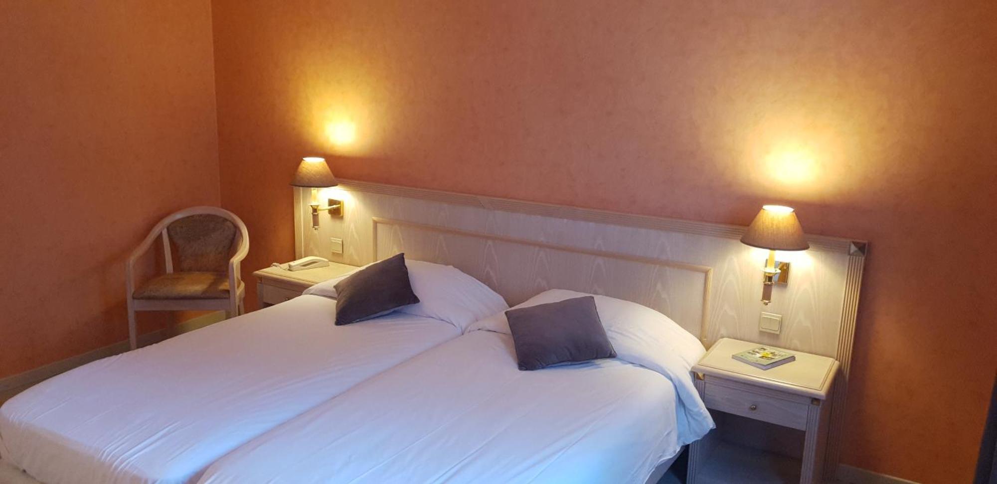 Logis L'Auberge Bourbonnaise Saint-Yorre Екстериор снимка
