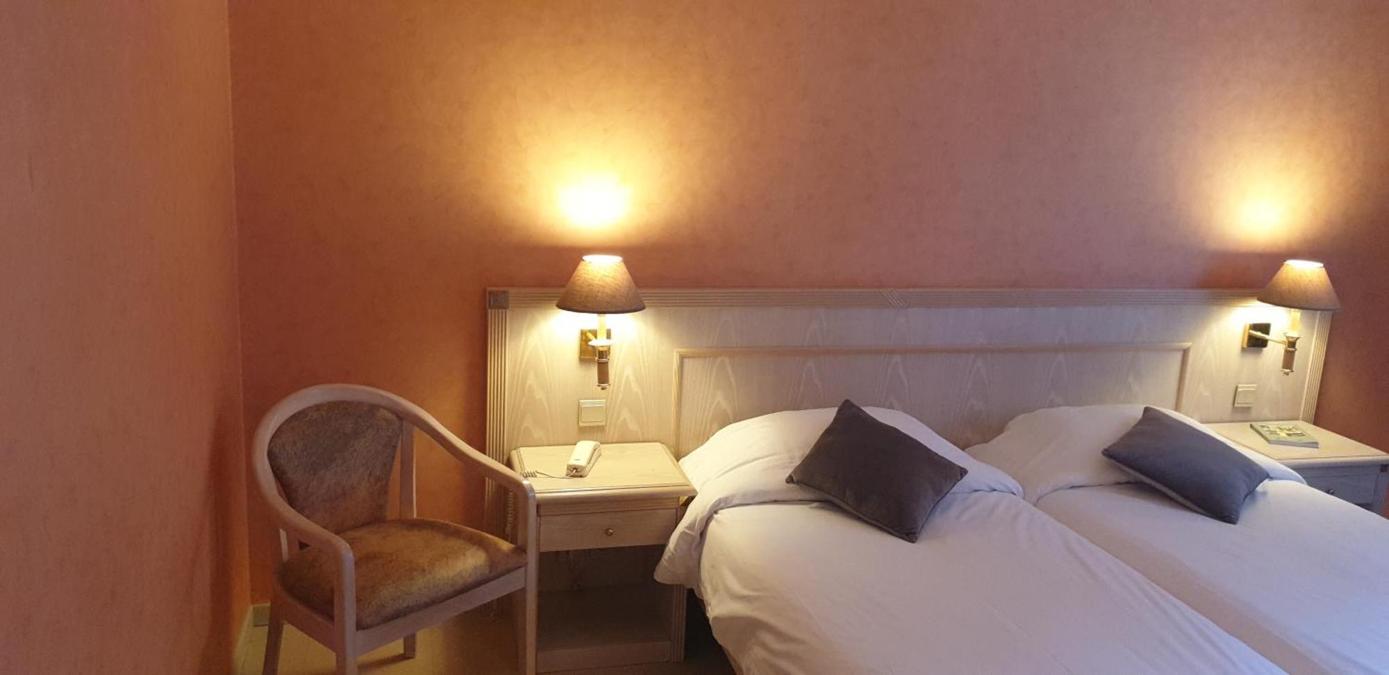 Logis L'Auberge Bourbonnaise Saint-Yorre Екстериор снимка