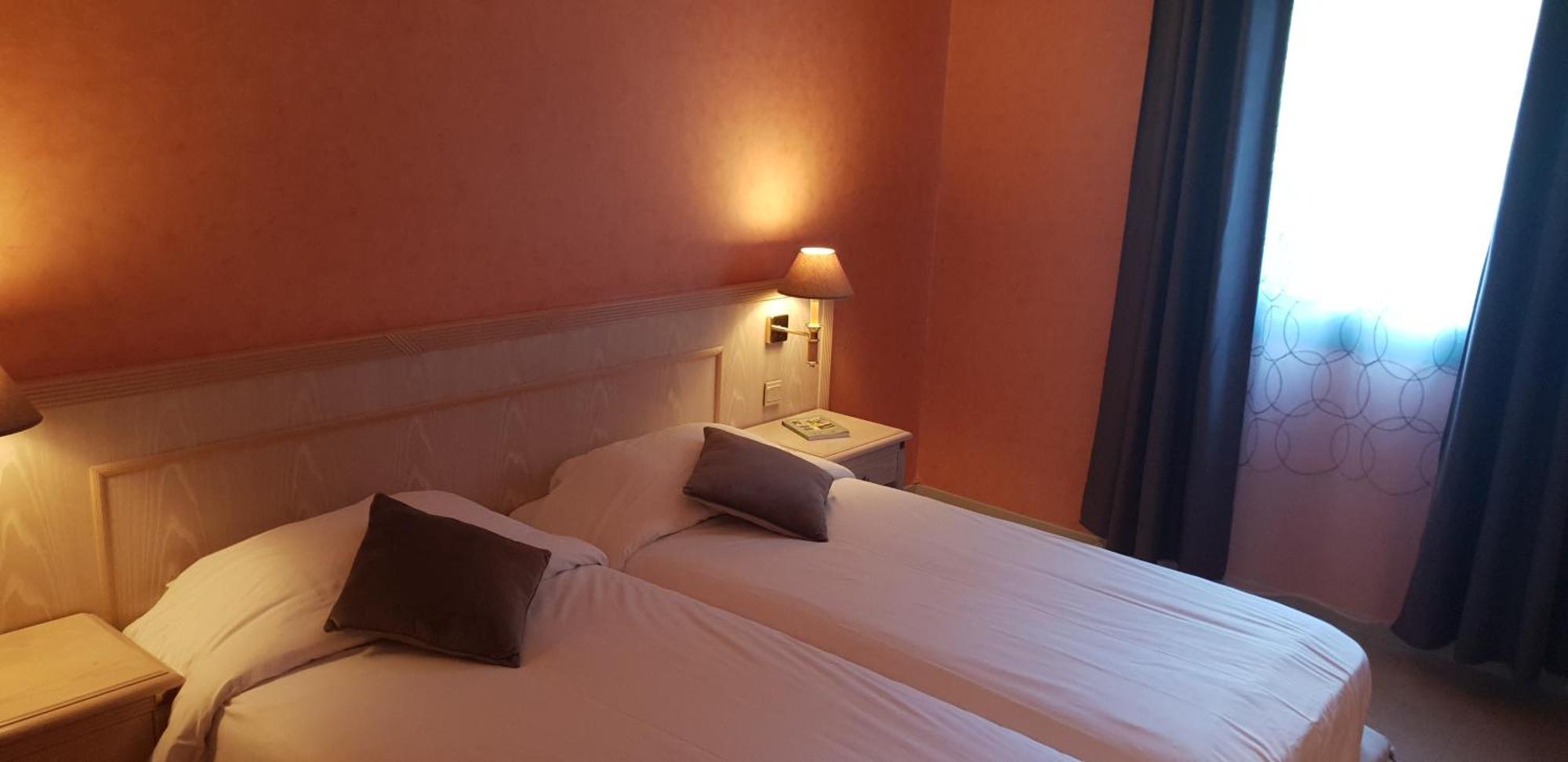 Logis L'Auberge Bourbonnaise Saint-Yorre Екстериор снимка