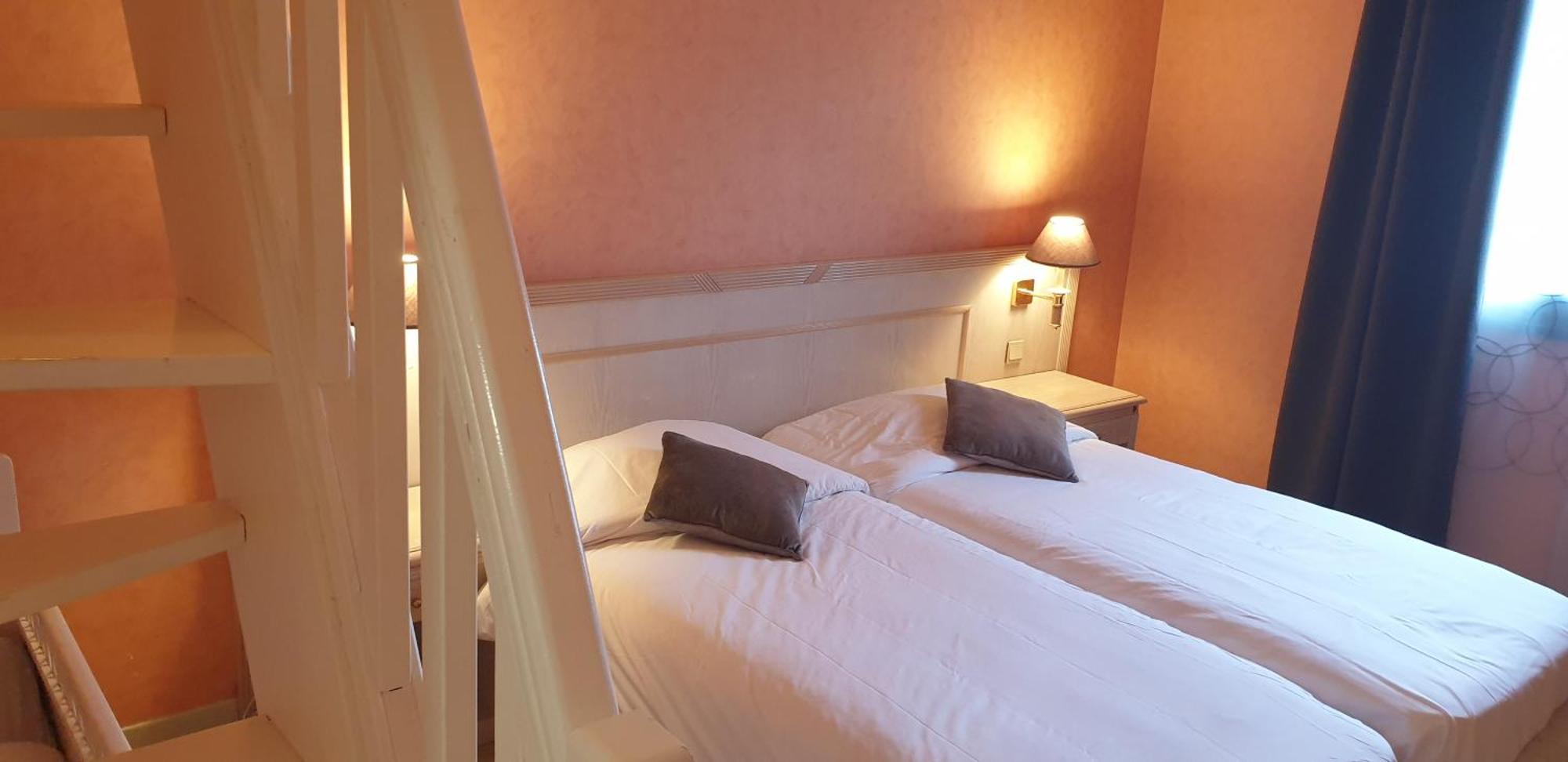 Logis L'Auberge Bourbonnaise Saint-Yorre Екстериор снимка