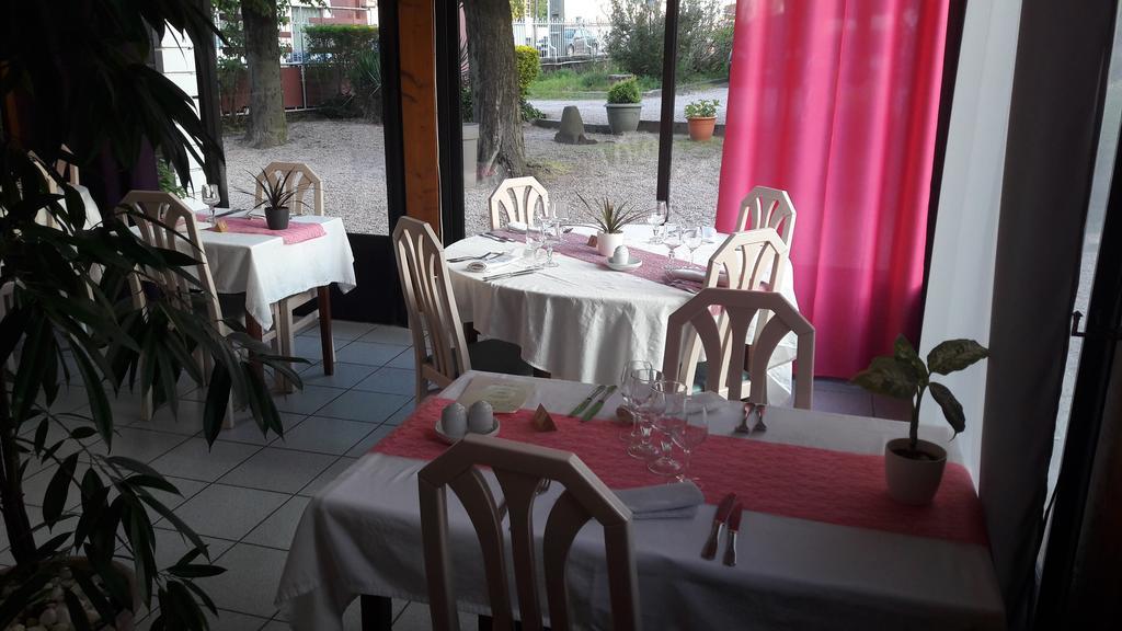 Logis L'Auberge Bourbonnaise Saint-Yorre Екстериор снимка