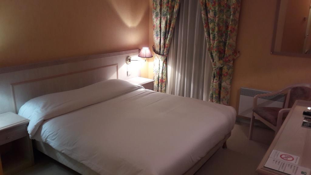 Logis L'Auberge Bourbonnaise Saint-Yorre Екстериор снимка