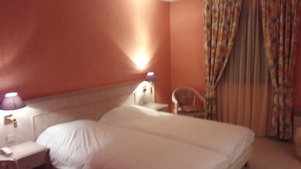 Logis L'Auberge Bourbonnaise Saint-Yorre Екстериор снимка