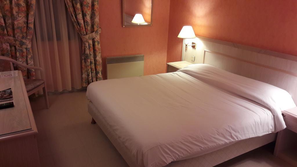 Logis L'Auberge Bourbonnaise Saint-Yorre Екстериор снимка