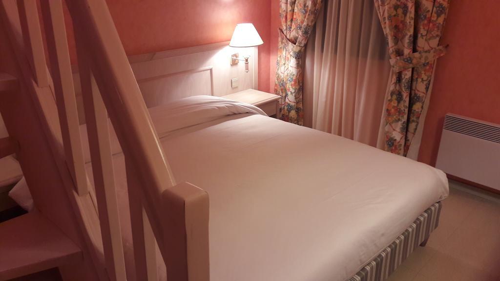 Logis L'Auberge Bourbonnaise Saint-Yorre Екстериор снимка