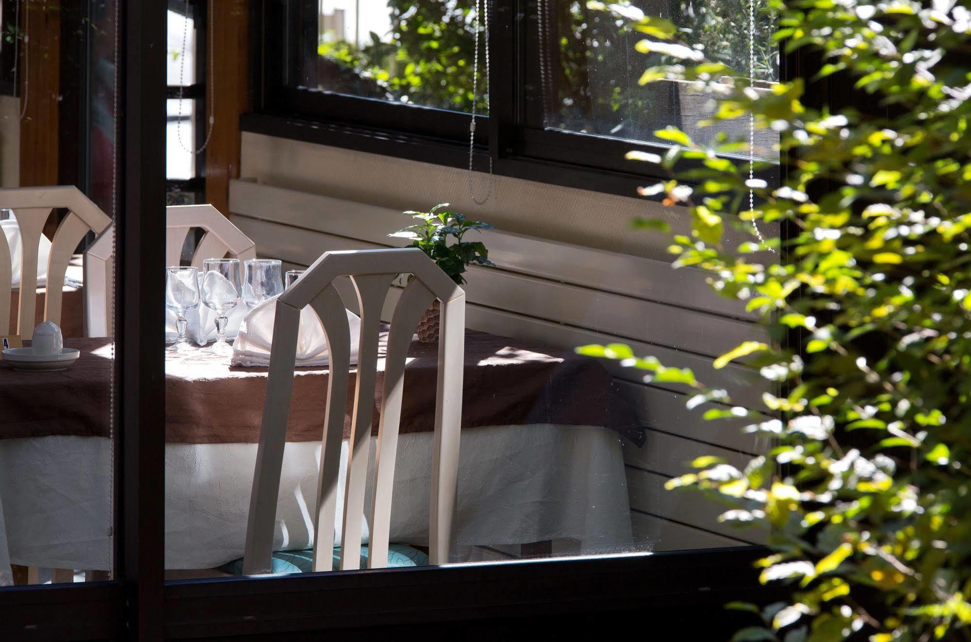 Logis L'Auberge Bourbonnaise Saint-Yorre Екстериор снимка