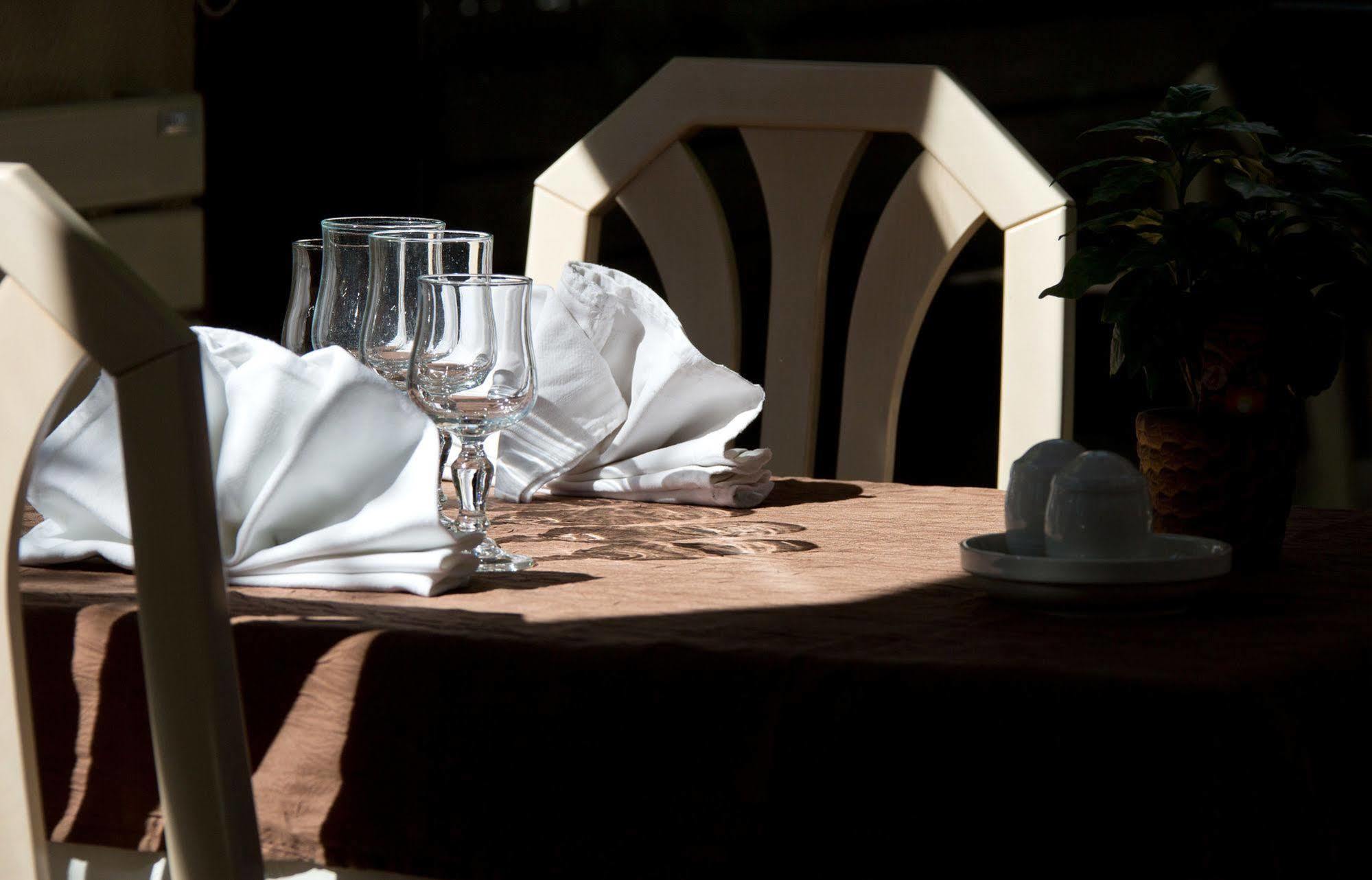 Logis L'Auberge Bourbonnaise Saint-Yorre Екстериор снимка