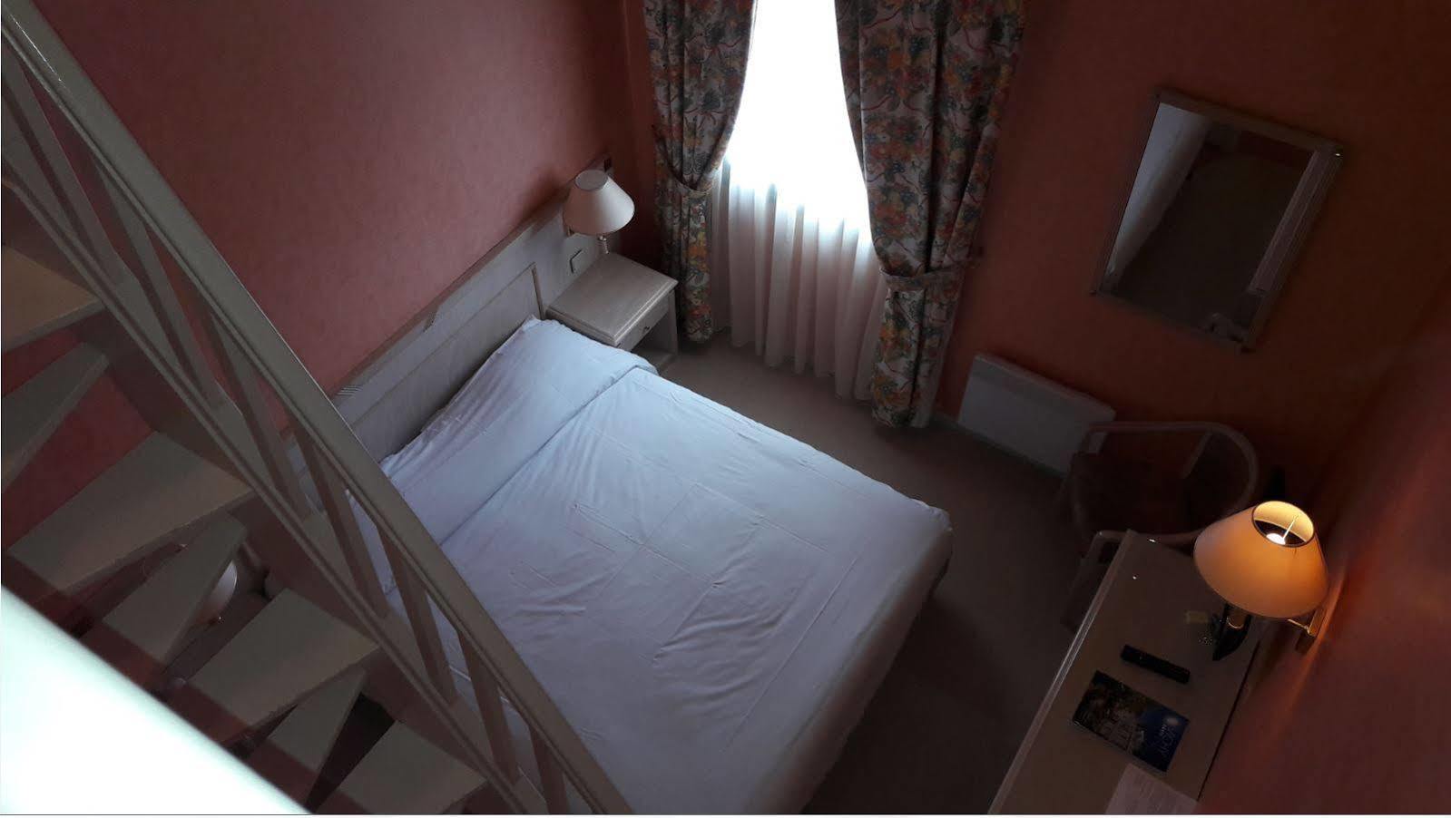 Logis L'Auberge Bourbonnaise Saint-Yorre Екстериор снимка